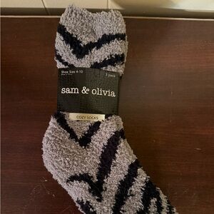 New In Package, Women’s Shoe Size 4-10 Cozy Socks 3 Pack